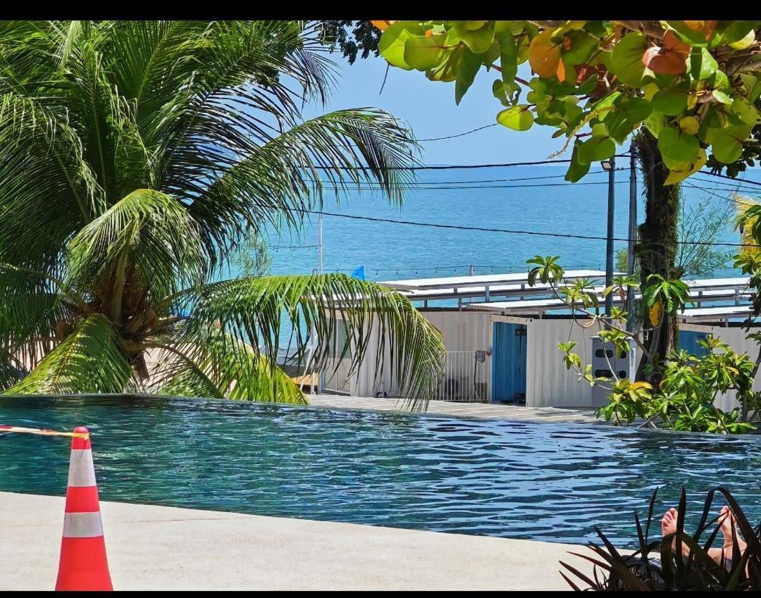 By The Sea Batu Ferringhi Beach Front Apartment Suite Exterior photo